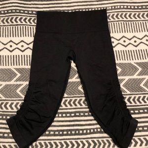 Lyly lemon cropped gray pants